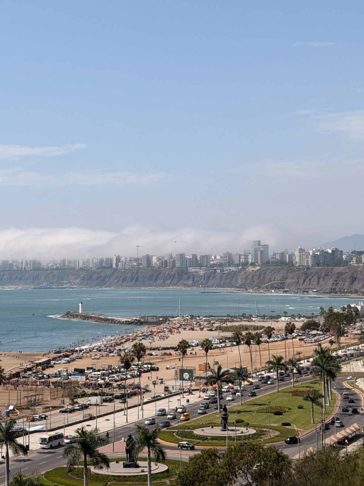 Costa de Lima con playa y malecón